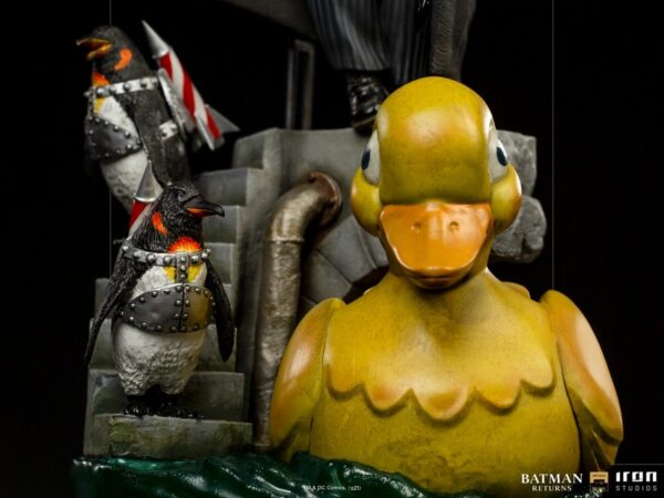 The Penguin Deluxe Pingüino Batman Returns Escala 1/10 Iron Studios