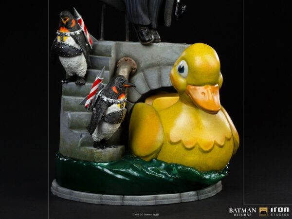 The Penguin Deluxe Pingüino Batman Returns Escala 1/10 Iron Studios