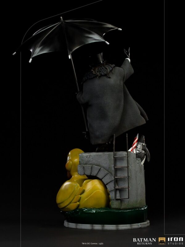 The Penguin Deluxe Pingüino Batman Returns Escala 1/10 Iron Studios