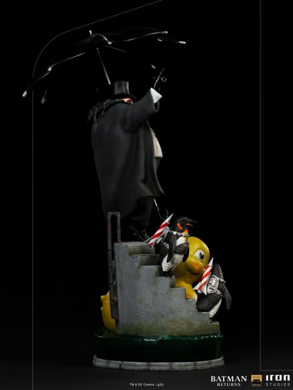 The Penguin Deluxe Pingüino Batman Returns Escala 1/10 Iron Studios