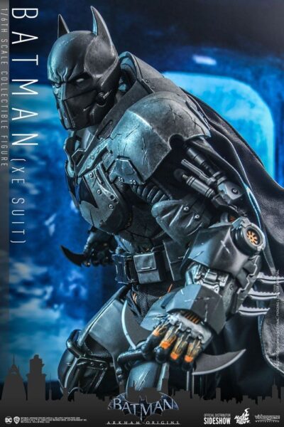 Figura Batman Arkham Origins XE Suit Hot Toys Escala 1:6