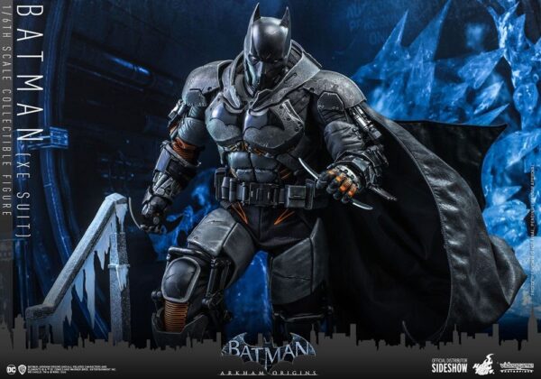 Figura Batman Arkham Origins XE Suit Hot Toys Escala 1:6