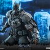 Figura Batman Arkham Origins XE Suit Hot Toys Escala 1:6