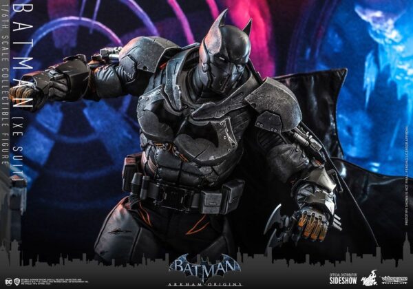 Figura Batman Arkham Origins XE Suit Hot Toys Escala 1:6