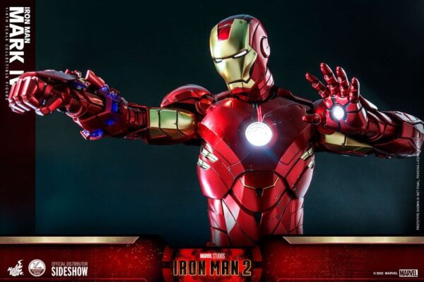 Figura Iron Man 2 Mark IV Escala 1/4 con Suit Up Gantry Hot Toys