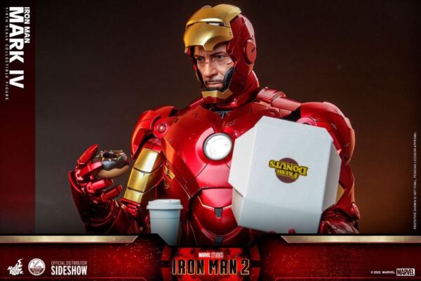 Figura Iron Man 2 Mark IV Escala 1/4 con Suit Up Gantry Hot Toys