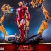 Figura Iron Man 2 Mark IV Escala 1/4 con Suit Up Gantry Hot Toys