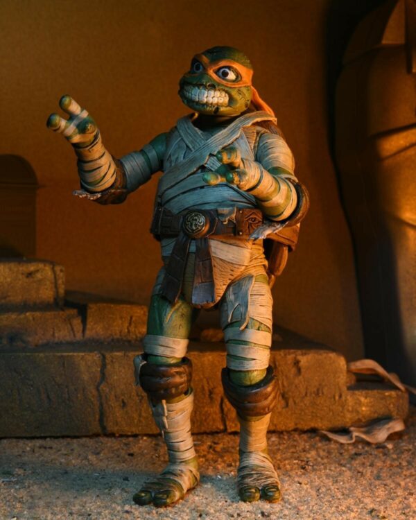 Figura Ultimate Michelangelo La Momia Universal Monsters X TMNT Neca