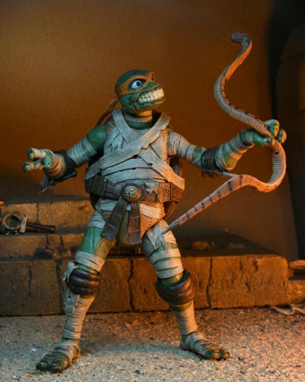 Figura Ultimate Michelangelo La Momia Universal Monsters X TMNT Neca
