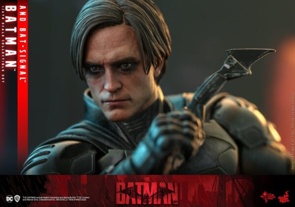 Figura The Batman y Batseñal Hot Toys Escala 1:6