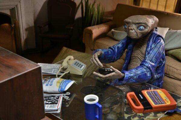 Figura ET El Extraterrestre Ultimate Telepathic 40 Aniversario Neca