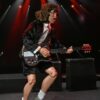 Figura Angus Young AC-DC Con Ropa De Tela Neca