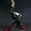 Figura Billy the Puppet En Triciclo Saw Con Sonido. Neca