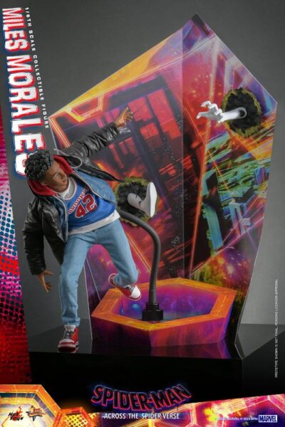 Figura Miles Morales Spider-Man: Cruzando el Multiverso Escala 1/6 Hot Toys