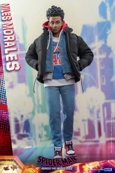 Figura Miles Morales Spider-Man: Cruzando el Multiverso Escala 1/6 Hot Toys