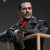 figura negan smith inart the walking dead primer plano