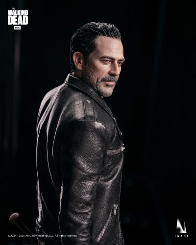 figura negan smith inart the walking dead de perfil