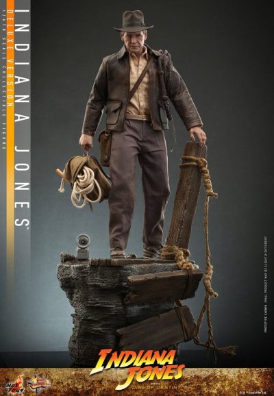 indiana jones deluxe hot toys de pie