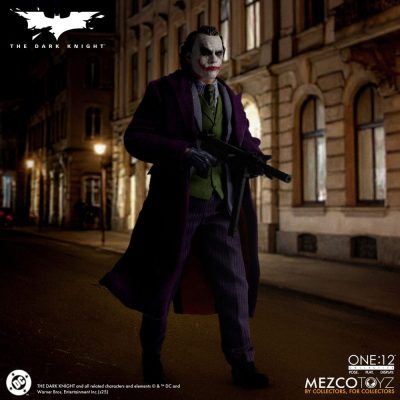joker mezco the dark knight con metralleta