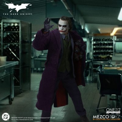 joker mezco the dark knight con bomba