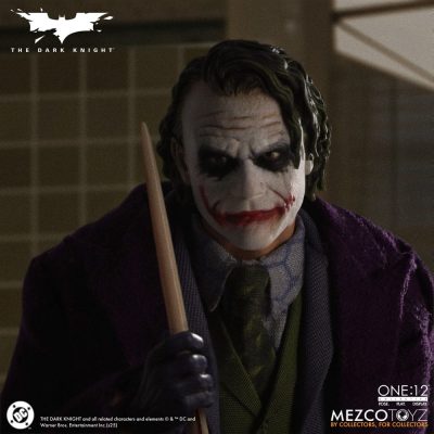 joker mezco the dark knight con cuchillo