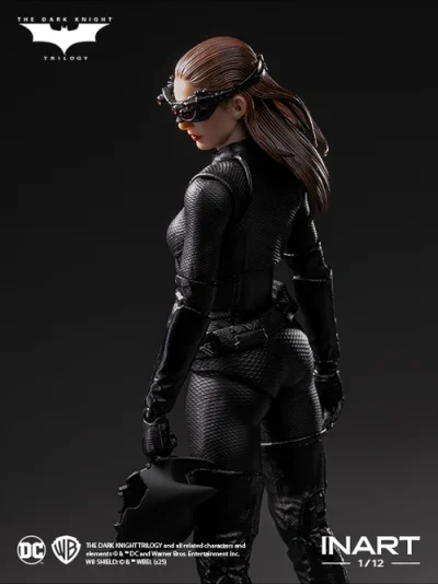 figura catwoman inart de espaldas