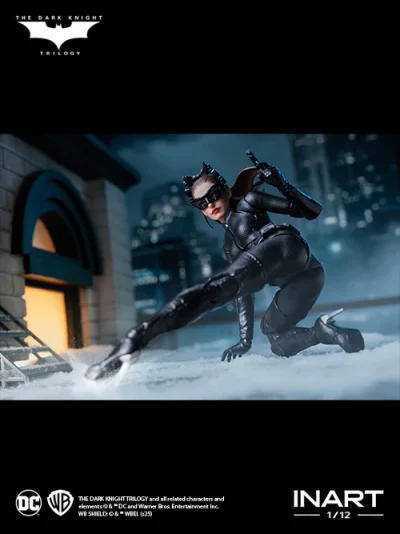figura catwoman inart en la nieve