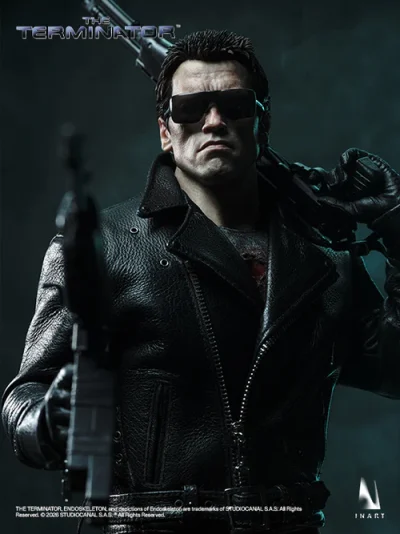 figura terminator t-800 inart apuntando