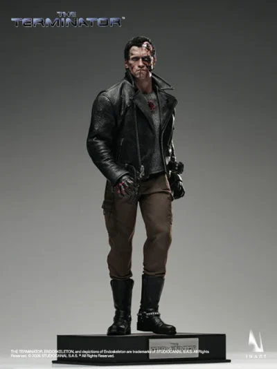 figura terminator t-800 inart de pie