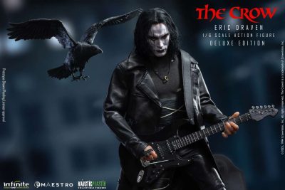 the crow deluxe kaustik plastik figura con guitarra