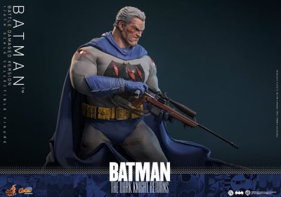 Batman: The Dark Knight Returns Comic Masterpiece Action Figure 1/6 Batman (Battle Damaged Version) 32 cm