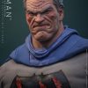 Batman: The Dark Knight Returns Comic Masterpiece Action Figure 1/6 Batman (Battle Damaged Version) 32 cm