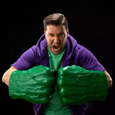 HULK PUÑOS ELECTRONICOS RÉPLICA 30,5 CM THE INCREDIBLE HULK MARVEL LEGENDS SERIES