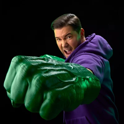 HULK PUÑOS ELECTRONICOS RÉPLICA 30,5 CM THE INCREDIBLE HULK MARVEL LEGENDS SERIES