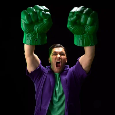 HULK PUÑOS ELECTRONICOS RÉPLICA 30,5 CM THE INCREDIBLE HULK MARVEL LEGENDS SERIES