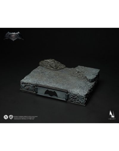 figura batman bvs inart detalle base