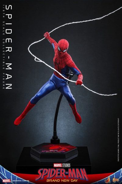 figura spiderman bran new day hot toys