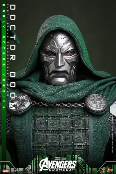doctor doom primer plano figura hot toys avengers doomsday