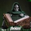 figura doctor doom con libro ultimate hot toys avengers doomsday