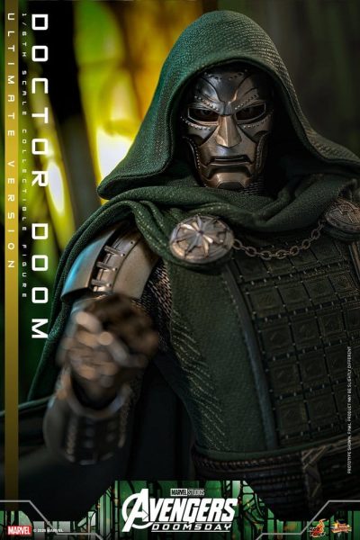figura doctor doom ultimate hot toys avengers doomsday primer plano